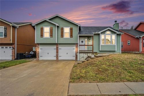 2204 Meadow Trl, Saint Joseph, MO, 64503-1898 | Card Image