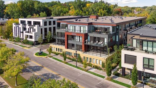 212-253 Lake St E, Wayzata, MN, 55391-1667 | Card Image