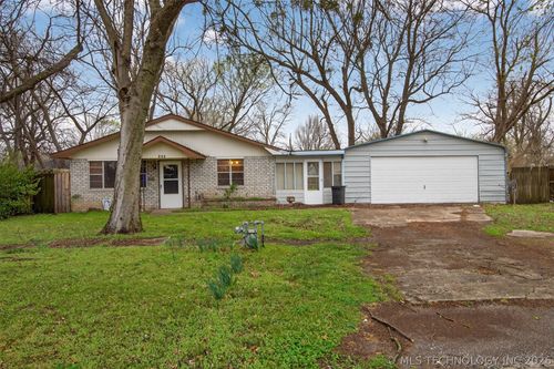 122 S Whitaker Street, Pryor, OK, 74361 | Card Image