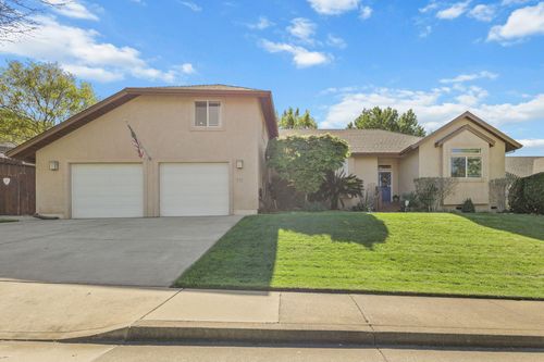 672 Reddington Dr, Redding, CA, 96003-5209 | Card Image