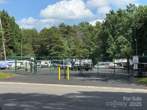 107 Monterey Dr, Mooresville, NC, 28117-5510 | Card Image