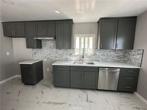 425 Elm Ave, Inglewood, CA, 90301-3211 | Card Image