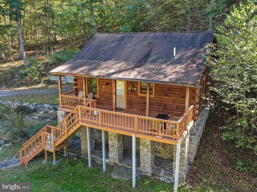 566 Rouse Mountain Rd, GREAT CACAPON, WV, 25422-3520 | Card Image