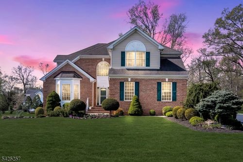 5 Emmons Ct, Bridgewater, NJ, 08807-4700 | Card Image