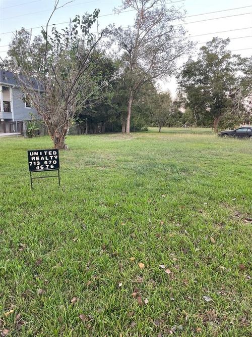 2815 Timber Dr, Dickinson, TX, 77539-4676 | Card Image