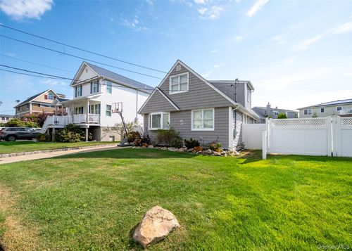 437 Little East Neck Rd S, Babylon, NY, 11702-3216 | Card Image