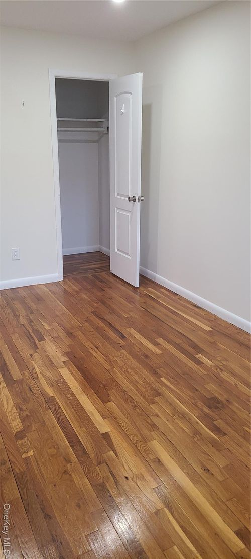 61-25 218 Street, New York, NY, 11364 | Card Image
