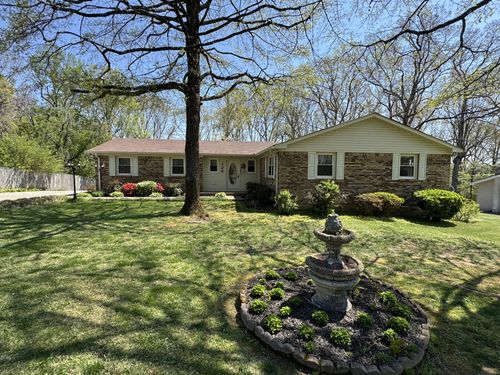 126 Robin Hood Rd, Dickson, TN, 37055-2727 | Card Image