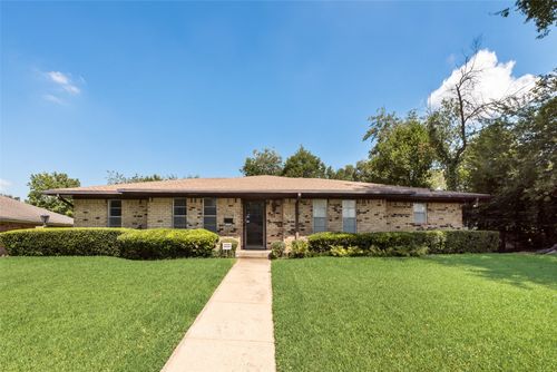 135 S Capri Dr, Duncanville, TX, 75116-4311 | Card Image