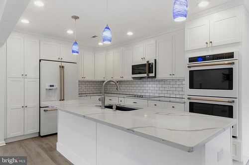 201 Shirley Ln, PENNSBURG, PA, 18073-1379 | Card Image