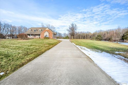 845 Oak Tree Ln, Lapeer, MI, 48446-9333 | Card Image