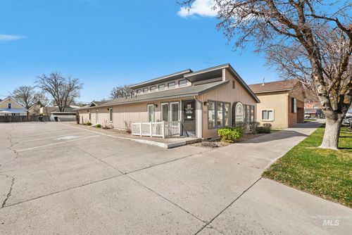 425 Idaho St, Gooding, ID, 83330-1258 | Card Image