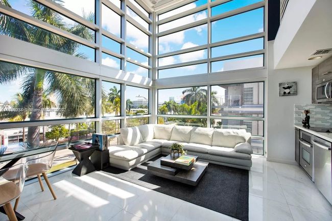 15 - 421 Meridian Ave, Condo with 2 bedrooms, 2 bathrooms and null parking in Miami Beach FL | Image 1