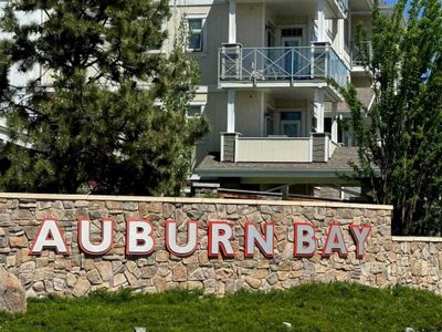 104 - 28 Auburn Bay Link Se, Condo with 2 bedrooms, 2 bathrooms and 1 parking in Calgary AB | Image 2