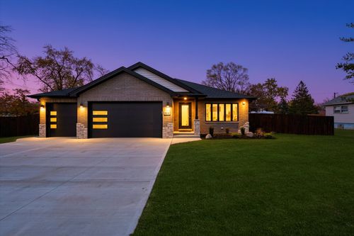 8015 S 85th Ave, Justice, IL, 60458-1426 | Card Image