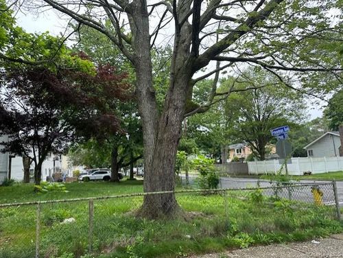 499 Freeman Ave, Brentwood, NY, 11717-7819 | Card Image