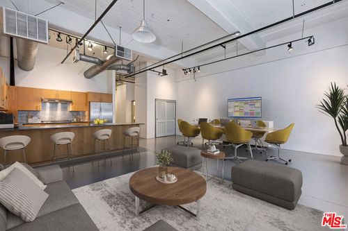 apt-208-1130 S Flower St, LOS ANGELES, CA, 90015-2141 | Card Image