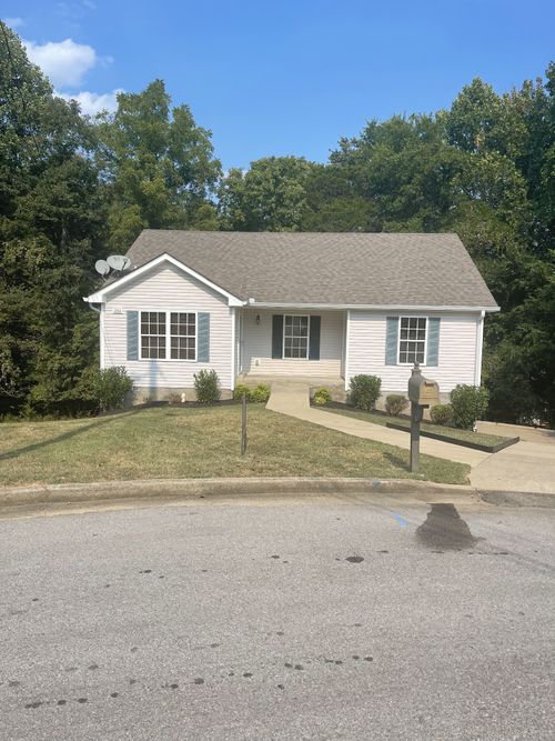 1053 Red Apple Ct, Clarksville, TN, 37040-2894 | Card Image