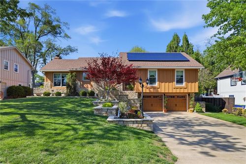 10706 W 70th Ter, Shawnee, KS, 66203-4126 | Card Image