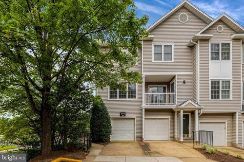 12841-12841 Fair Briar Ln, FAIRFAX, VA, 22033-3853 | Card Image
