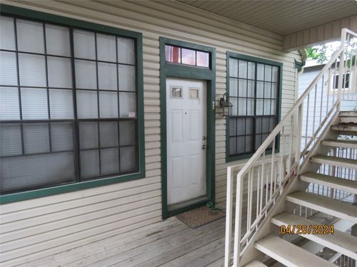 apt-202-2300 Leon St, Austin, TX, 78705-4663 | Card Image