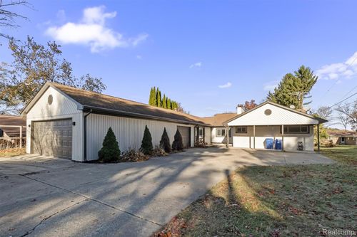 6440 Andersonville Rd, Waterford, MI, 48329-1410 | Card Image