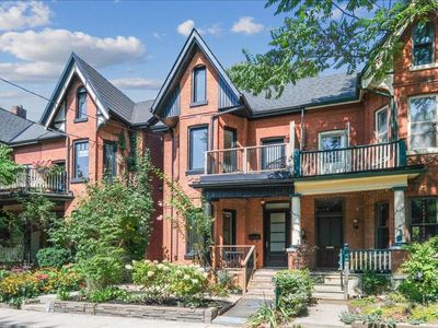 18 Earnbridge St, House attached with 4 bedrooms, 4 bathrooms and 2 parking in Toronto ON | Image 1