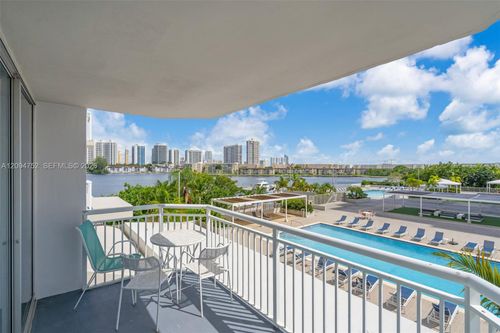 303-18071 Biscayne Blvd, Aventura, FL, 33160-2511 | Card Image