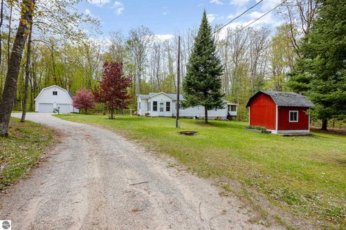 6924 Leslie St, Hale, MI, 48739-9530 | Card Image