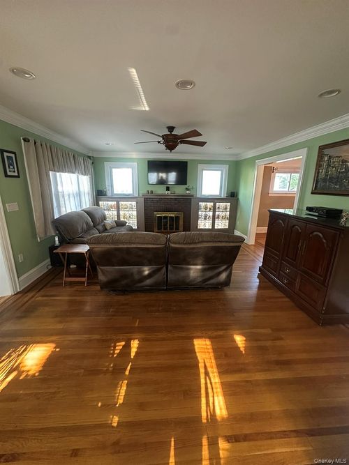 29 Wilson Pl, Freeport, NY, 11520-2626 | Card Image