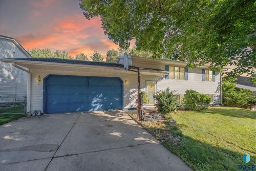 2012 E Tracy Ln, Sioux Falls, SD, 57103-0763 | Card Image