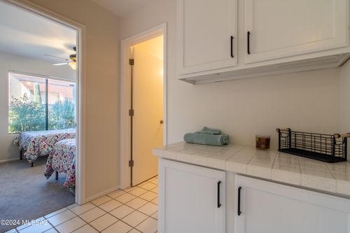 10400 N Fair Mountain Dr, Oro Valley, AZ, 85737-9019 | Card Image