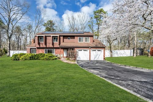 7 Hastings Dr, Ridge, NY, 11961-1729 | Card Image