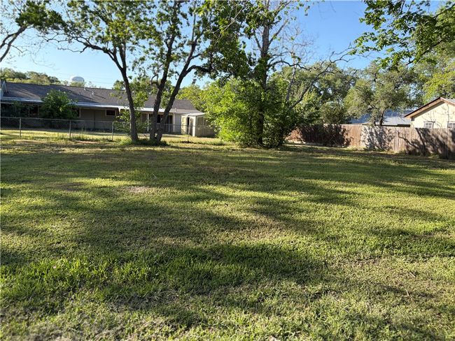 203 Dugger St, House other with 4 bedrooms, 3 bathrooms and null parking in Edna TX | Image 10