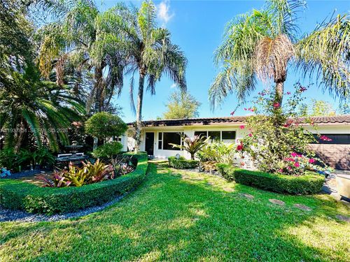 0-8160 W 18th Ct, Hialeah, FL, 33014-3212 | Card Image