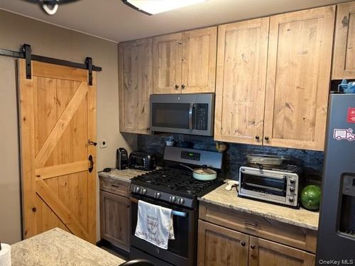 bldg-3-156 Deer Ct Dr, Middletown, NY, 10940-6869 | Card Image