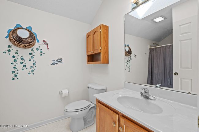 Full Bathroom 3 with standing shower | Image 27