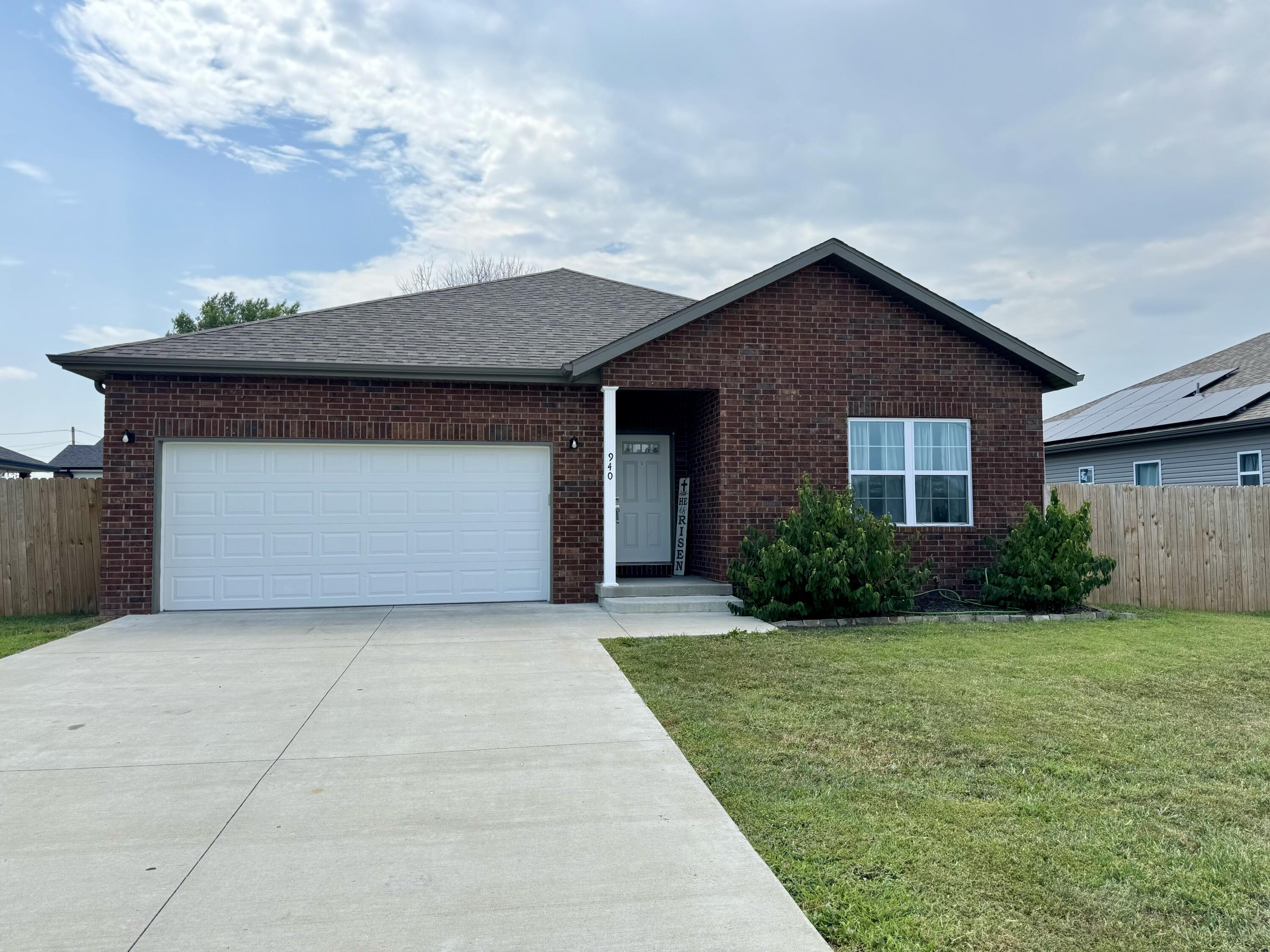 Maurice St, Bolivar, MO 65613