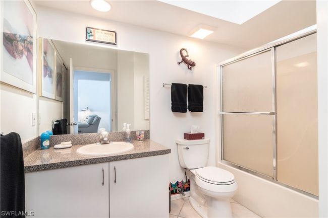 GUEST BATHROOM | Image 16
