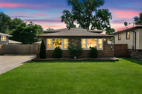 10909 S Neenah Ave, Worth, IL, 60482-1633 | Card Image