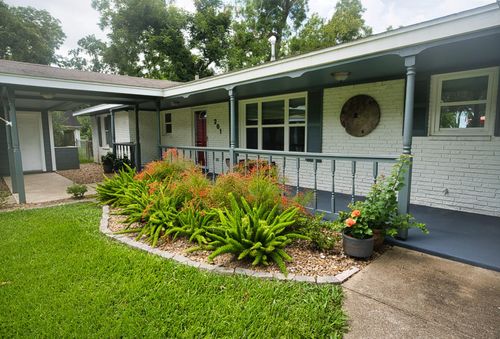 201 Southern Oaks Dr, Lake Jackson, TX, 77566-4714 | Card Image