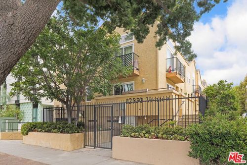 8-12530 N Venice Blvd, Venice, CA, 90291-4166 | Card Image