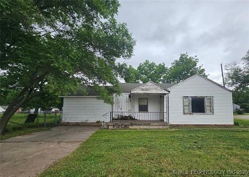 737 W Doolin Ave, Blackwell, OK, 74631-1312 | Card Image
