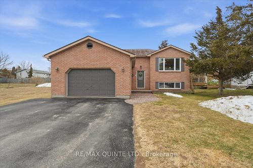 4 Harbourview Crescent, Prince Edward County, ON, K0K3L0 | Card Image