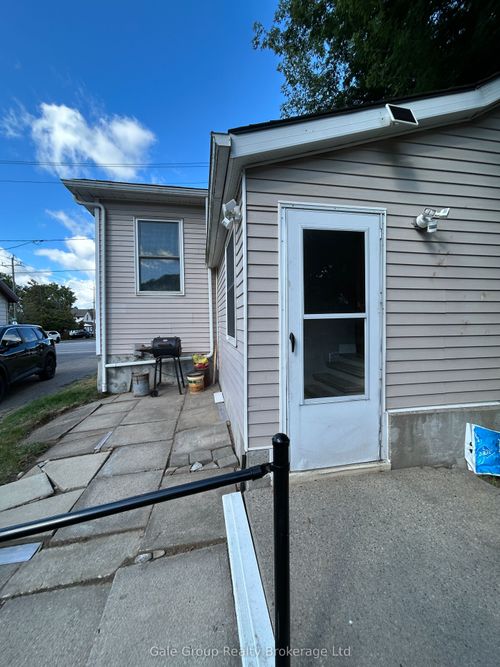 74 Huron St, Woodstock, ON, N4S6Z3 | Card Image