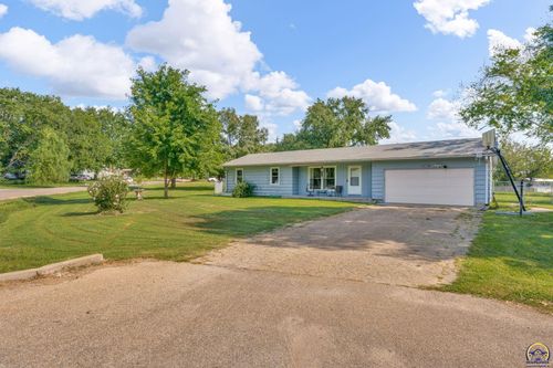 4710 Nw Hiawatha Pl, Topeka, KS, 66618 | Card Image