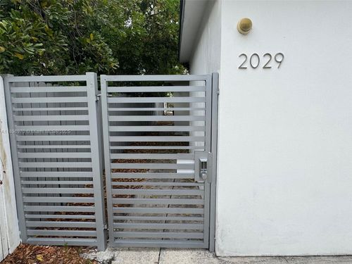 3-2029 Pierce St, Hollywood, FL, 33020-4026 | Card Image