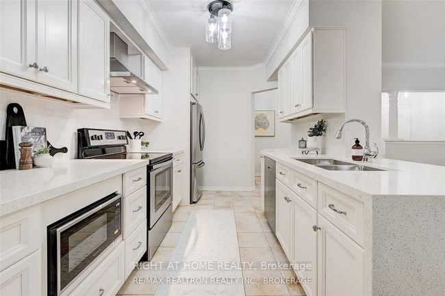 28 Delfire St, House attached with 4 bedrooms, 5 bathrooms and 2 parking in Vaughan ON | Image 13