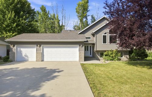 2617 38 1/2 Ave S, Fargo, ND, 58104-7022 | Card Image