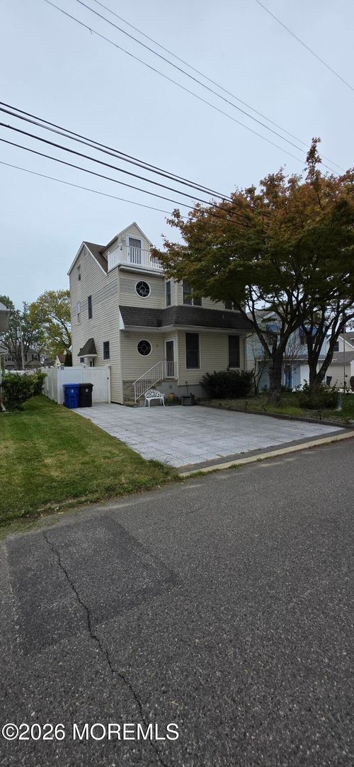 30 Gladney Ave, Toms River, NJ, 08753-7016 | Card Image
